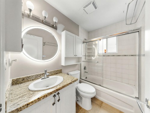 7371 Lindsay Road, Richmond, BC - Indoor Photo Showing Bathroom