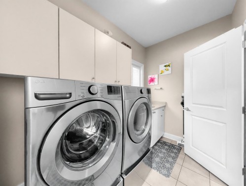 7371 Lindsay Road, Richmond, BC - Indoor Photo Showing Laundry Room