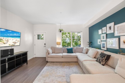 19-19451 Sutton Avenue, Pitt Meadows, BC - Indoor Photo Showing Living Room