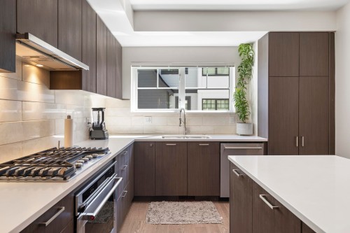 19-19451 Sutton Avenue, Pitt Meadows, BC - Indoor Photo Showing Kitchen With Upgraded Kitchen