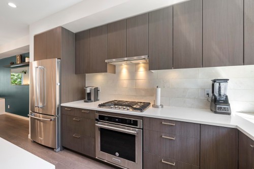 19-19451 Sutton Avenue, Pitt Meadows, BC - Indoor Photo Showing Kitchen With Upgraded Kitchen