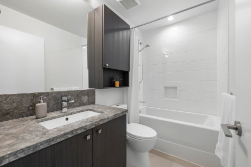 19-19451 Sutton Avenue, Pitt Meadows, BC - Indoor Photo Showing Bathroom
