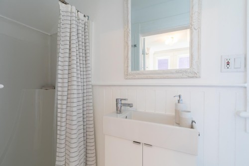 618 Union Street, Vancouver, BC - Indoor Photo Showing Bathroom