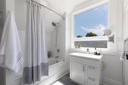 618 Union Street, Vancouver, BC - Indoor Photo Showing Bathroom