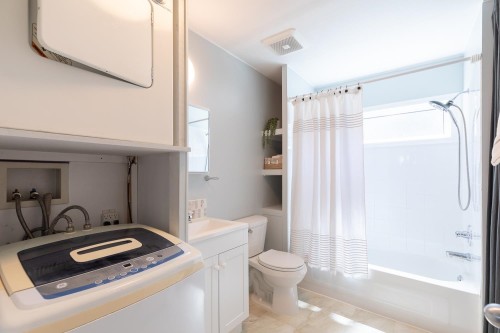 618 Union Street, Vancouver, BC - Indoor Photo Showing Bathroom