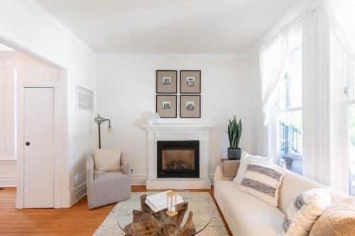 618 Union Street, Vancouver, BC - Indoor Photo Showing Living Room With Fireplace