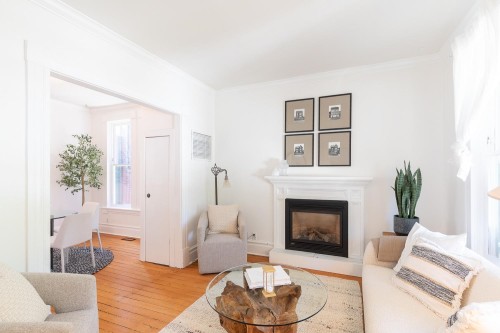 618 Union Street, Vancouver, BC - Indoor Photo Showing Living Room With Fireplace