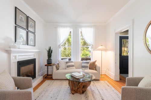 618 Union Street, Vancouver, BC - Indoor Photo Showing Living Room With Fireplace