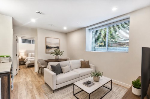 2705 Waverley Avenue, Vancouver, BC - Indoor Photo Showing Living Room