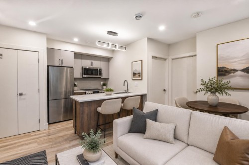 2705 Waverley Avenue, Vancouver, BC - Indoor Photo Showing Kitchen
