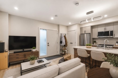 2705 Waverley Avenue, Vancouver, BC - Indoor