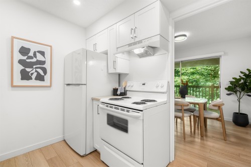 879 Westview Crescent, North Vancouver, BC - Indoor Photo Showing Kitchen