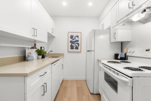 879 Westview Crescent, North Vancouver, BC - Indoor Photo Showing Kitchen