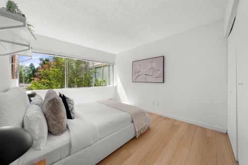879 Westview Crescent, North Vancouver, BC - Indoor Photo Showing Bedroom