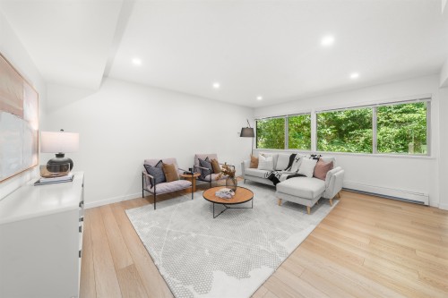 879 Westview Crescent, North Vancouver, BC - Indoor Photo Showing Living Room