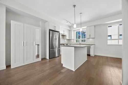 58-10199 River Drive, Richmond, BC - Indoor Photo Showing Kitchen With Upgraded Kitchen