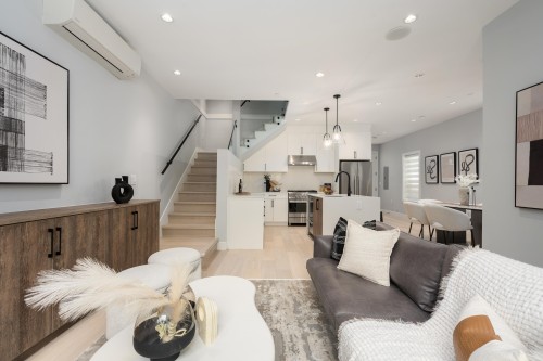 2196 19Th Avenue E, Vancouver, BC - Indoor Photo Showing Living Room