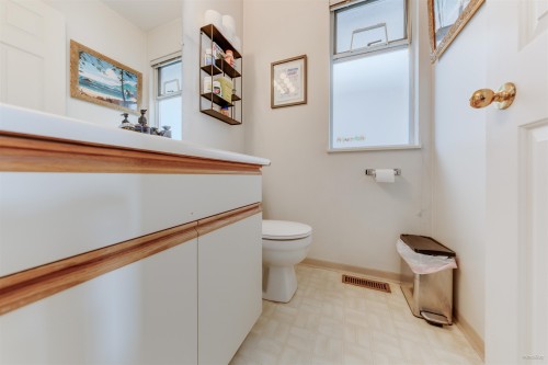 5592 Elizabeth Street, Vancouver, BC - Indoor Photo Showing Bathroom