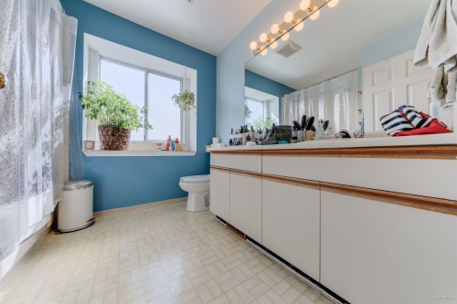 5592 Elizabeth Street, Vancouver, BC - Indoor Photo Showing Bathroom