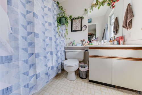5592 Elizabeth Street, Vancouver, BC - Indoor Photo Showing Bathroom