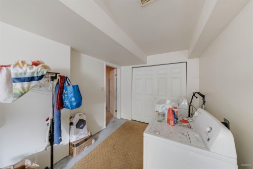 5592 Elizabeth Street, Vancouver, BC - Indoor Photo Showing Laundry Room