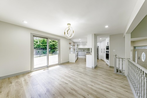 7516 Lambeth Drive, Burnaby, BC - Indoor Photo Showing Other Room