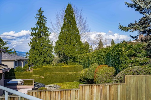 7516 Lambeth Drive, Burnaby, BC - Outdoor