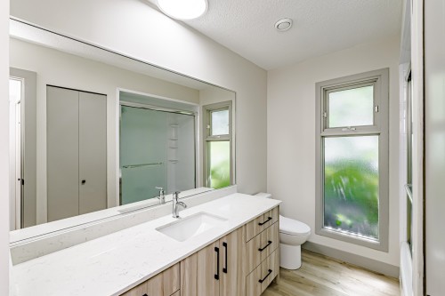 7516 Lambeth Drive, Burnaby, BC - Indoor Photo Showing Bathroom