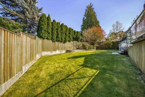 7516 Lambeth Drive, Burnaby, BC - Outdoor With Backyard