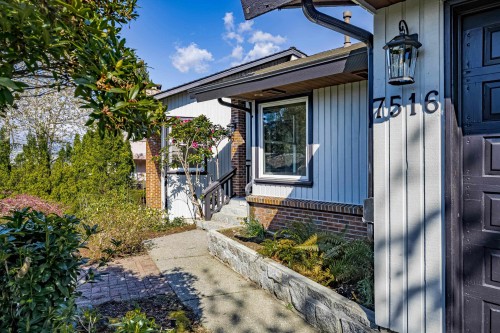 7516 Lambeth Drive, Burnaby, BC - Outdoor With Deck Patio Veranda