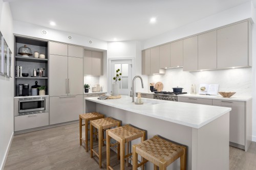 376 Red Barn Boulevard, Delta, BC - Indoor Photo Showing Kitchen With Upgraded Kitchen