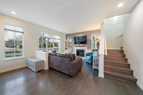 17-5510 Admiral Way, Delta, BC - Indoor Photo Showing Living Room With Fireplace