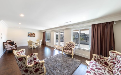 6200 Goldsmith Drive, Richmond, BC - Indoor Photo Showing Living Room