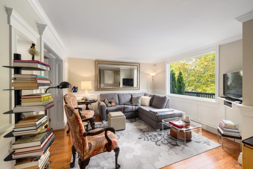 3244 1St Avenue W, Vancouver, BC - Indoor Photo Showing Living Room