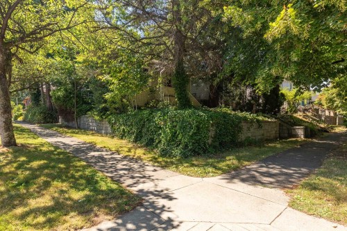 1194 18Th Avenue E, Vancouver, BC - Outdoor