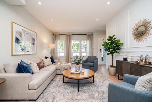 303-1768 55A Street, Delta, BC - Indoor Photo Showing Living Room