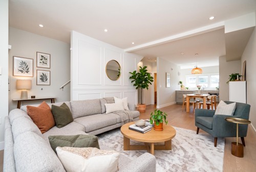 303-1768 55A Street, Delta, BC - Indoor Photo Showing Living Room