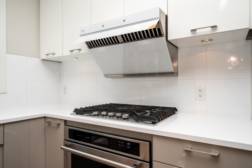 303-1768 55A Street, Delta, BC - Indoor Photo Showing Kitchen With Upgraded Kitchen