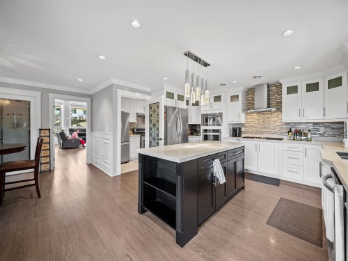7626 Hedley Avenue, Burnaby, BC - Indoor Photo Showing Kitchen With Upgraded Kitchen