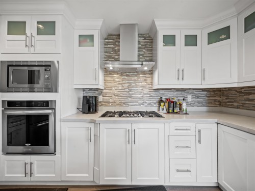 7626 Hedley Avenue, Burnaby, BC - Indoor Photo Showing Kitchen