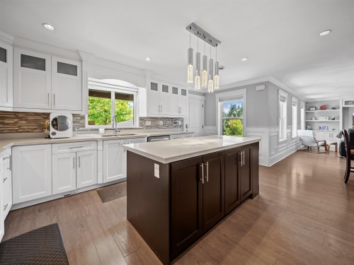 7626 Hedley Avenue, Burnaby, BC - Indoor Photo Showing Kitchen
