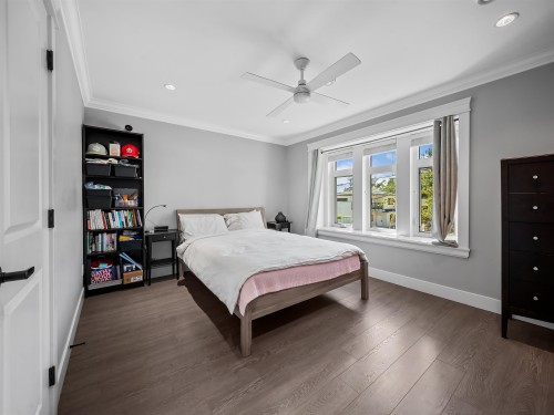 7626 Hedley Avenue, Burnaby, BC - Indoor Photo Showing Bedroom