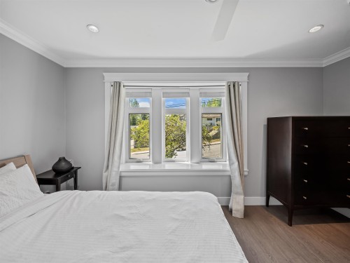 7626 Hedley Avenue, Burnaby, BC - Indoor Photo Showing Bedroom