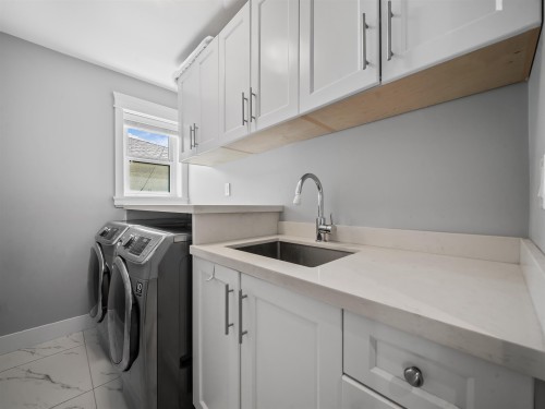7626 Hedley Avenue, Burnaby, BC - Indoor Photo Showing Laundry Room