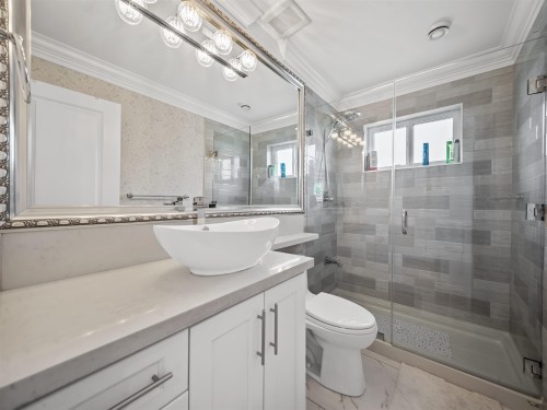 7626 Hedley Avenue, Burnaby, BC - Indoor Photo Showing Bathroom