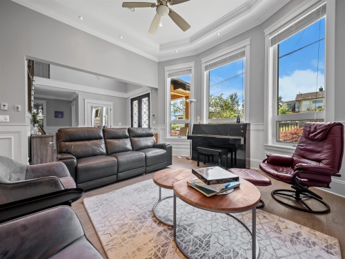 7626 Hedley Avenue, Burnaby, BC - Indoor Photo Showing Living Room