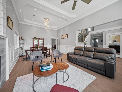 7626 Hedley Avenue, Burnaby, BC - Indoor Photo Showing Living Room