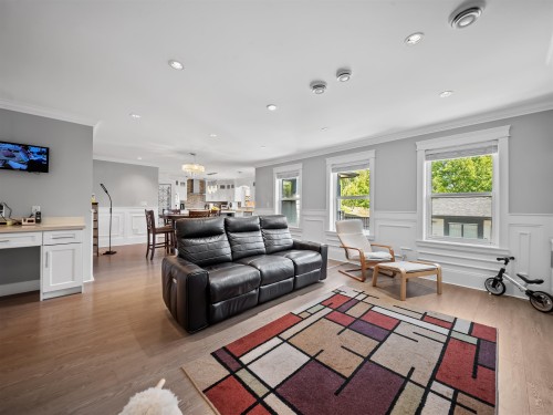7626 Hedley Avenue, Burnaby, BC - Indoor Photo Showing Living Room
