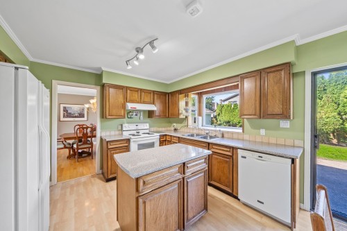 10631 Trepassey Drive, Richmond, BC - Indoor Photo Showing Kitchen With Double Sink