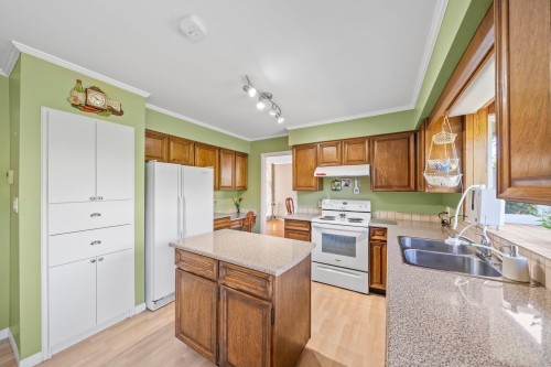 10631 Trepassey Drive, Richmond, BC - Indoor Photo Showing Kitchen With Double Sink